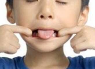 小孩频繁清嗓子有可能是抽动症